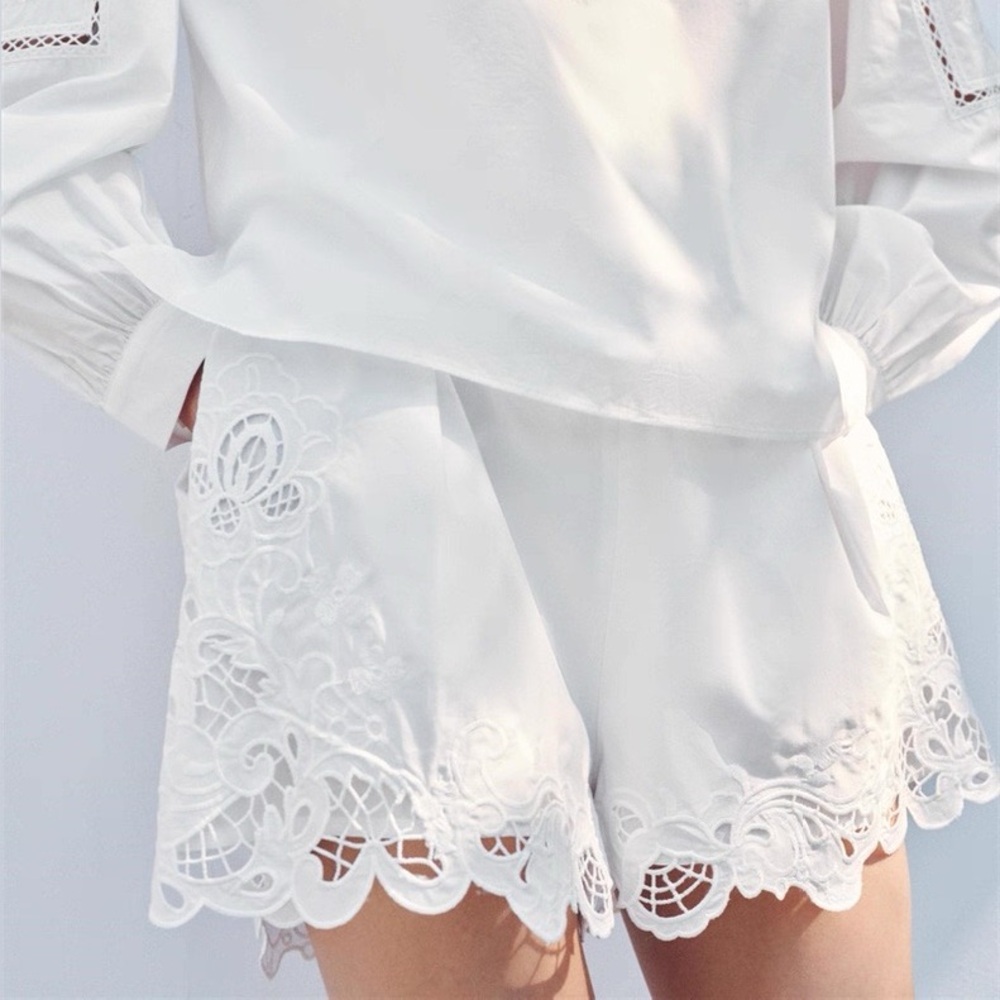 Elegant White Lace Women's Shorts